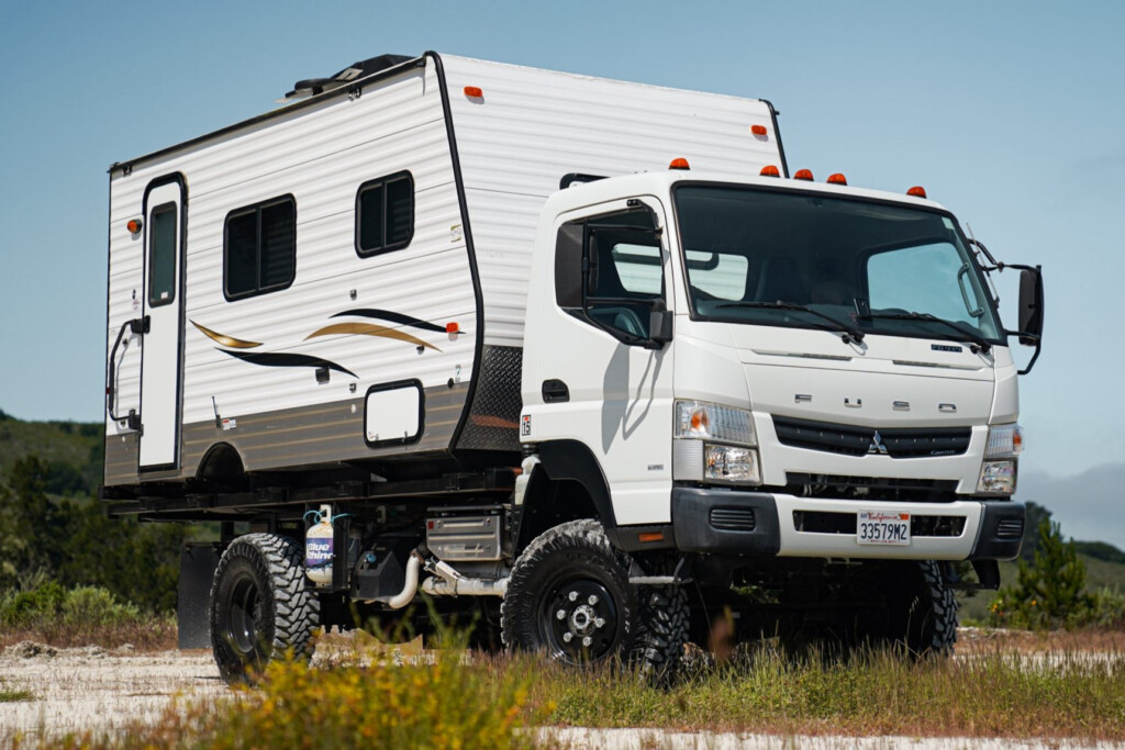 2017 Mitsubishi Fuso Canter FG4x4 W Coachmen Clipper 16FB Camper For 