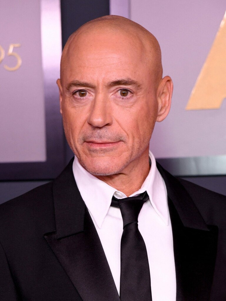 Fans Geschockt Robert Downey Jr Zeigt Erstmals Seine Vollglatze 